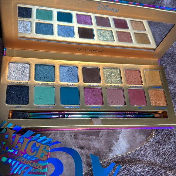 Sigma Alice in Wonderland Set - Picture 3 of 4